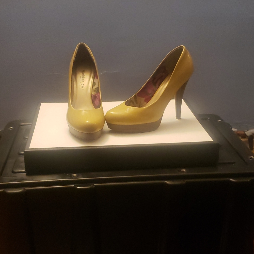 Steve Madden - Picture 2 of 3